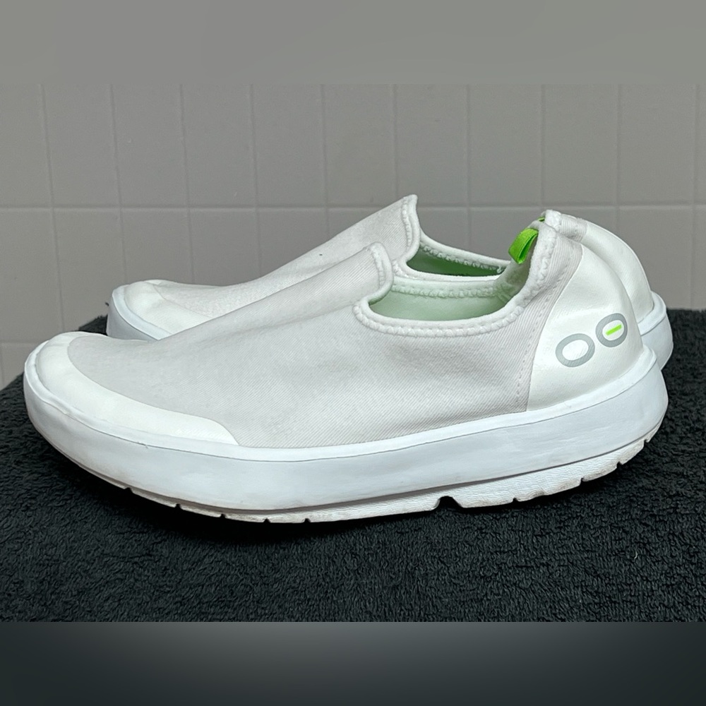 OOFOS OOmg eeZee WHITE Mesh Slip On Recovery Shoes Womens Sz 7.5 Clean